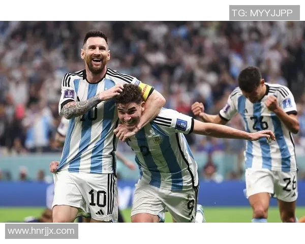 绿茵巨星温情圣诞时刻闪耀球场外温暖瞬间